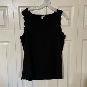 Scalloped hem black tank top
